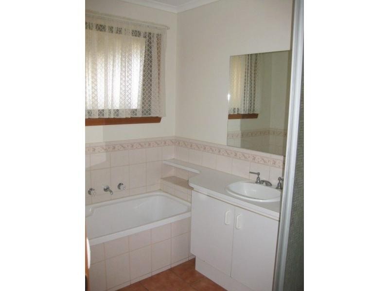 11 Camdale Close, Hampton Park VIC 3976