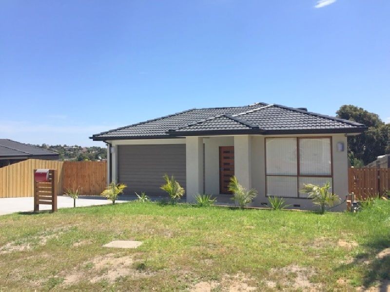 18 Yellow Gum Drive, Pakenham VIC 3810