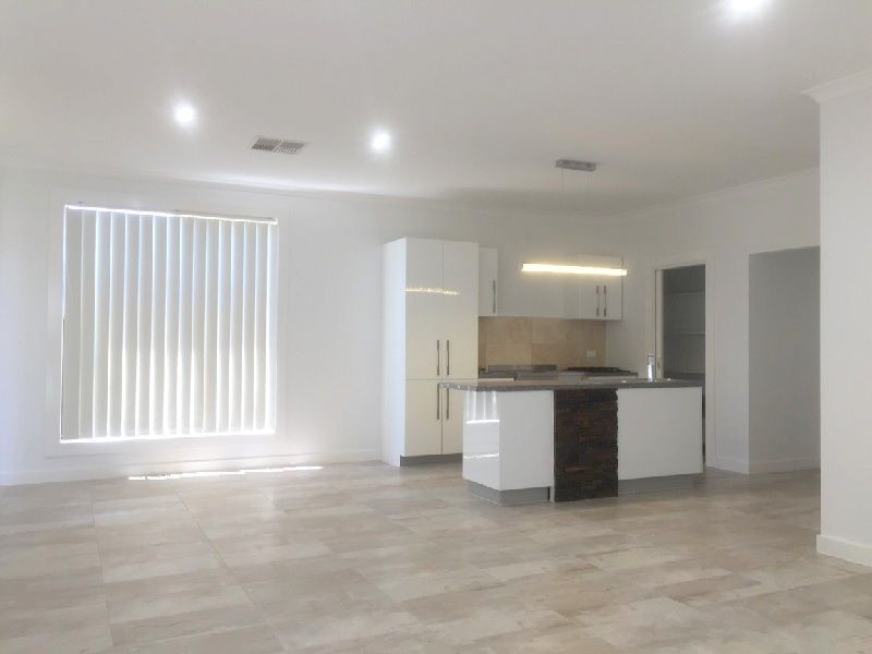 18 Yellow Gum Drive, Pakenham VIC 3810