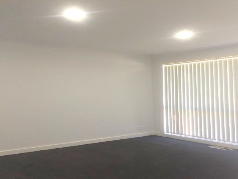 18 Yellow Gum Drive, Pakenham VIC 3810