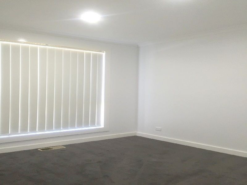 18 Yellow Gum Drive, Pakenham VIC 3810