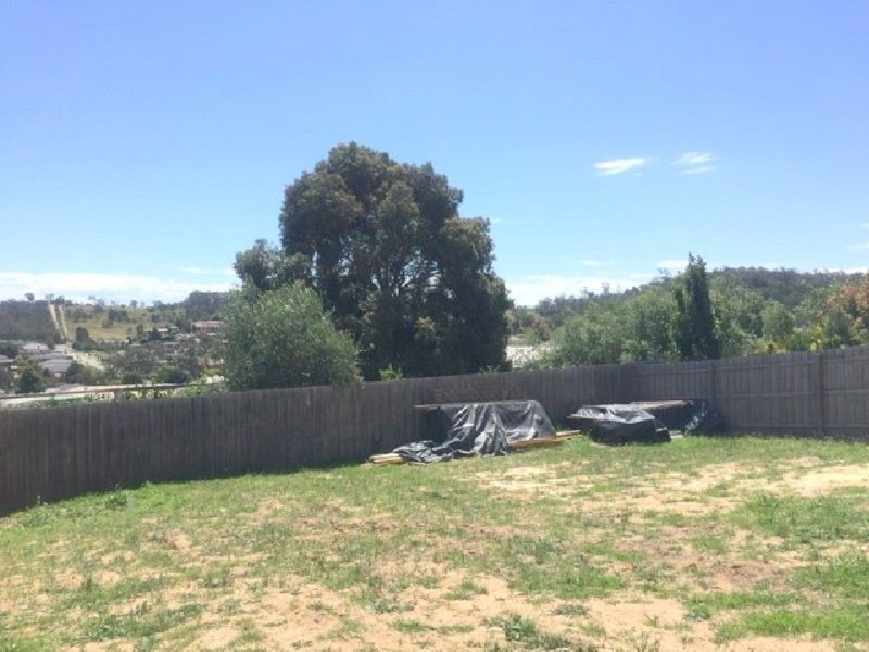 18 Yellow Gum Drive, Pakenham VIC 3810