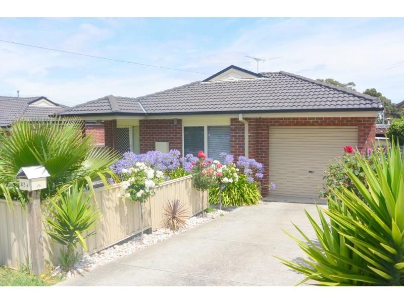 2/4 Eugenia Street, Doveton VIC 3177