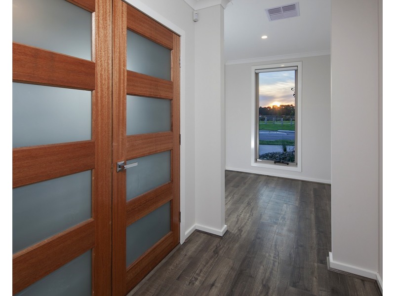 48 Bona Vista Rise, Clyde VIC 3978