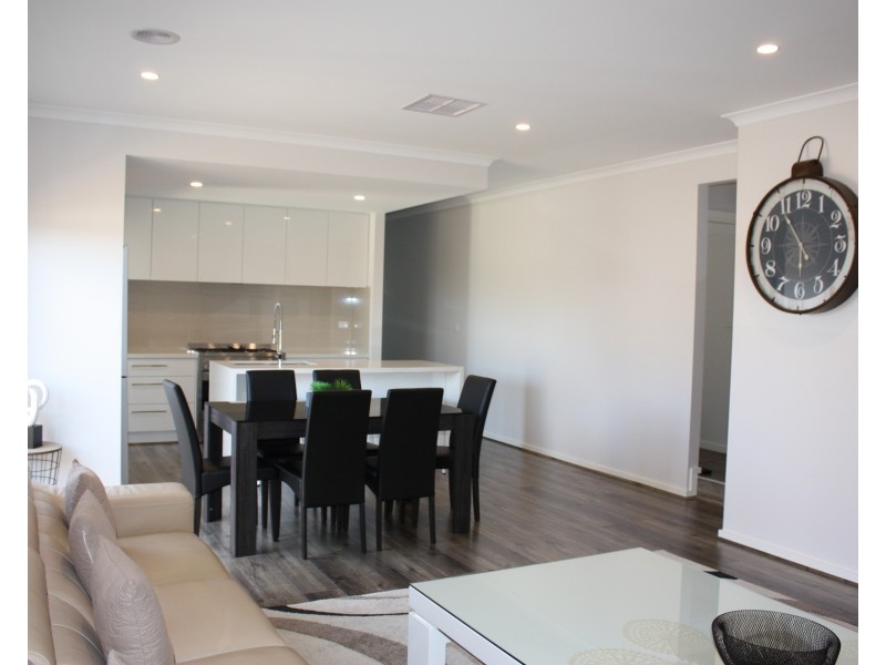 48 Bona Vista Rise, Clyde VIC 3978