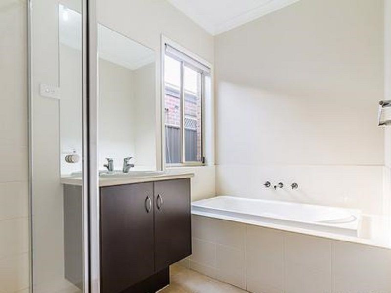 39 Kindred Avenue, Cranbourne North VIC 3977