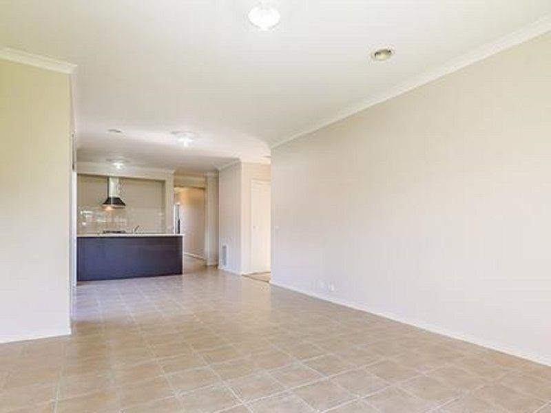 39 Kindred Avenue, Cranbourne North VIC 3977