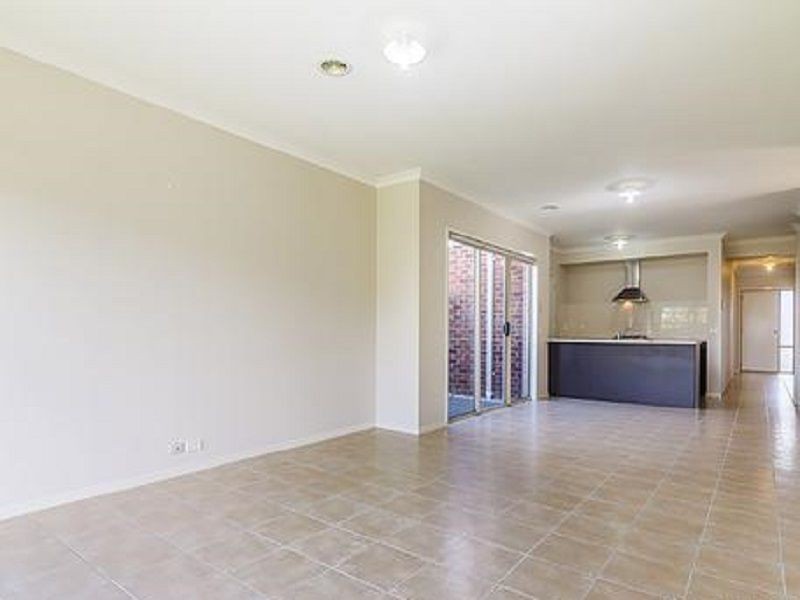 39 Kindred Avenue, Cranbourne North VIC 3977