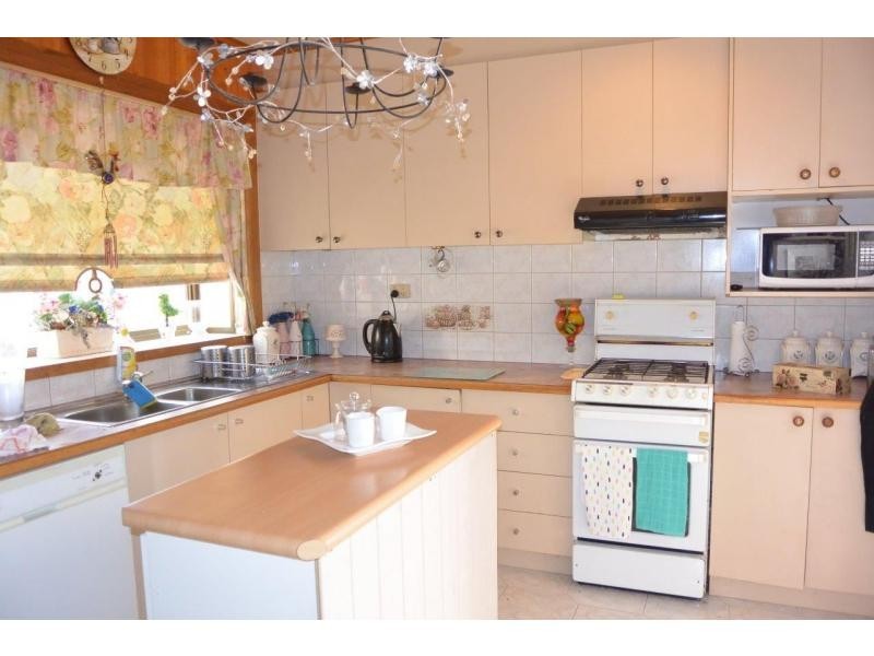 4 Hibiscus Court, Doveton VIC 3177