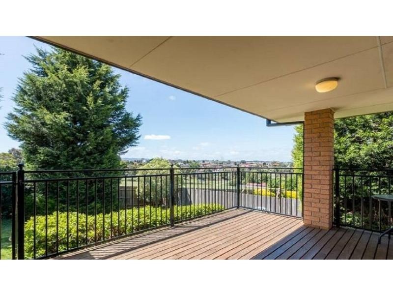 9 Sir Harrold Close, Endeavour Hills VIC 3802