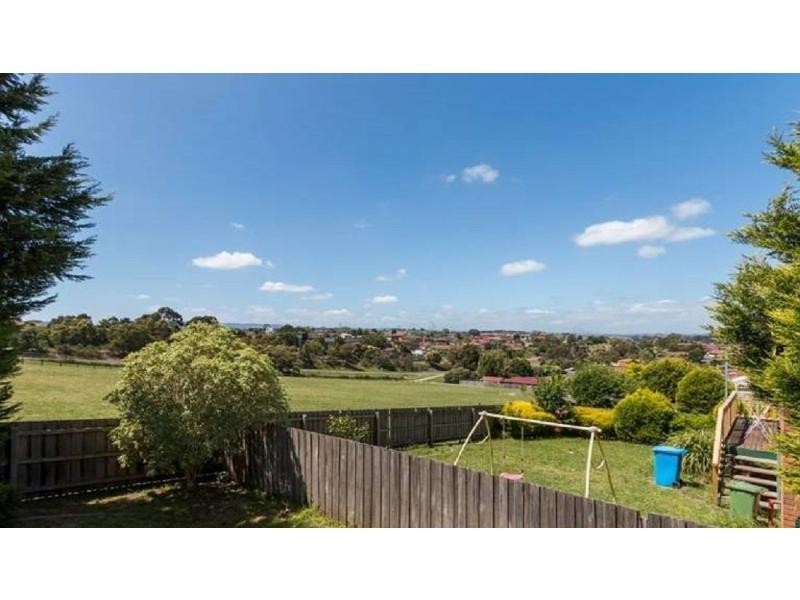 9 Sir Harrold Close, Endeavour Hills VIC 3802