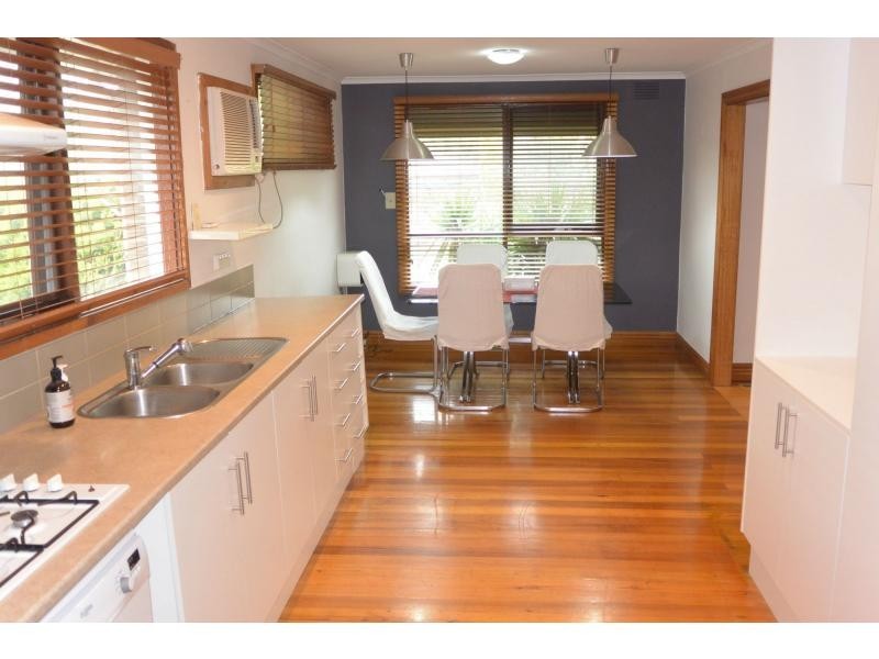 10 Brougham Close, Eumemmerring VIC 3177