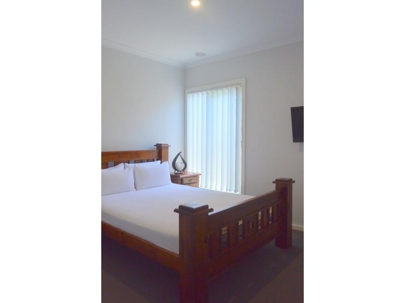 16 Callistemon Street, Officer VIC 3809