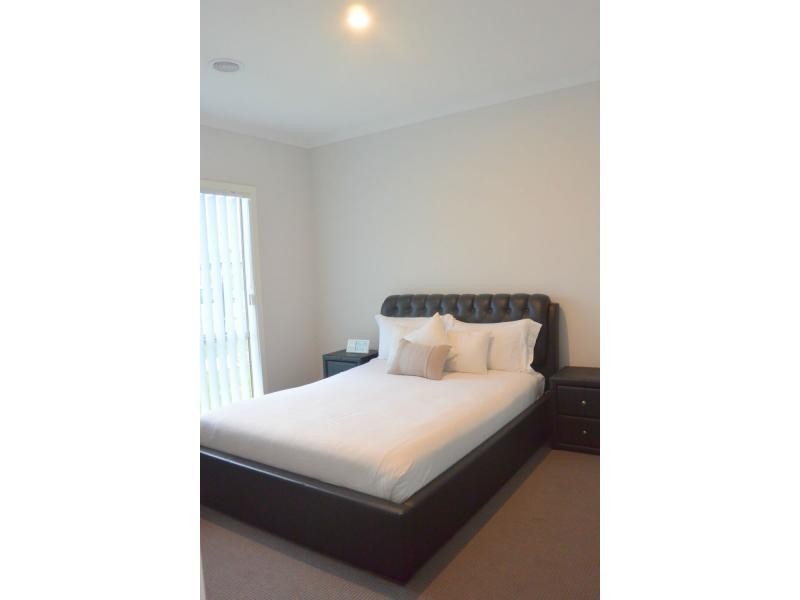 16 Callistemon Street, Officer VIC 3809