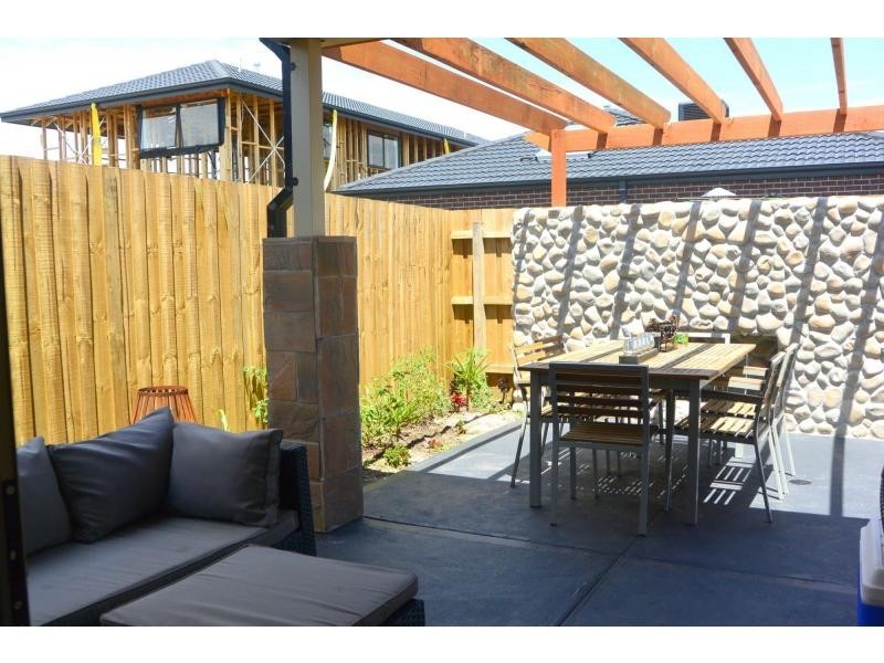 16 Callistemon Street, Officer VIC 3809