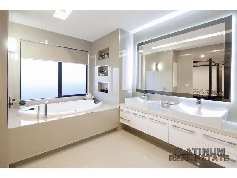 4 Freshwater Boulevard, Lyndhurst VIC 3975