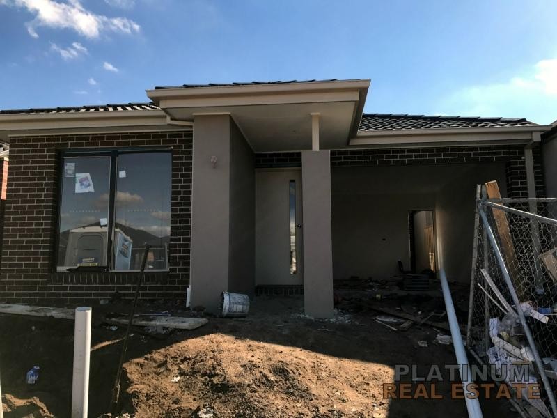 13 Trainers Way, Clyde North VIC 3978