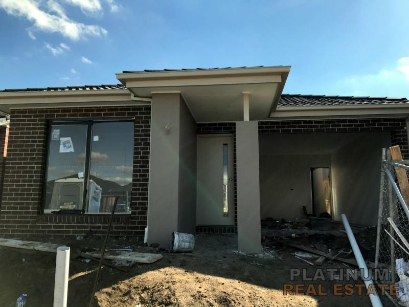 13 Trainers Way, Clyde North VIC 3978