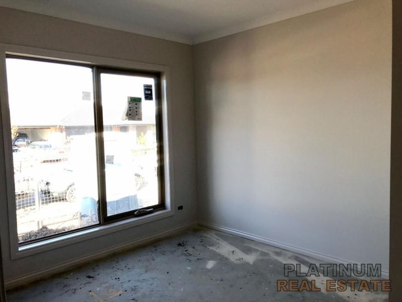 13 Trainers Way, Clyde North VIC 3978