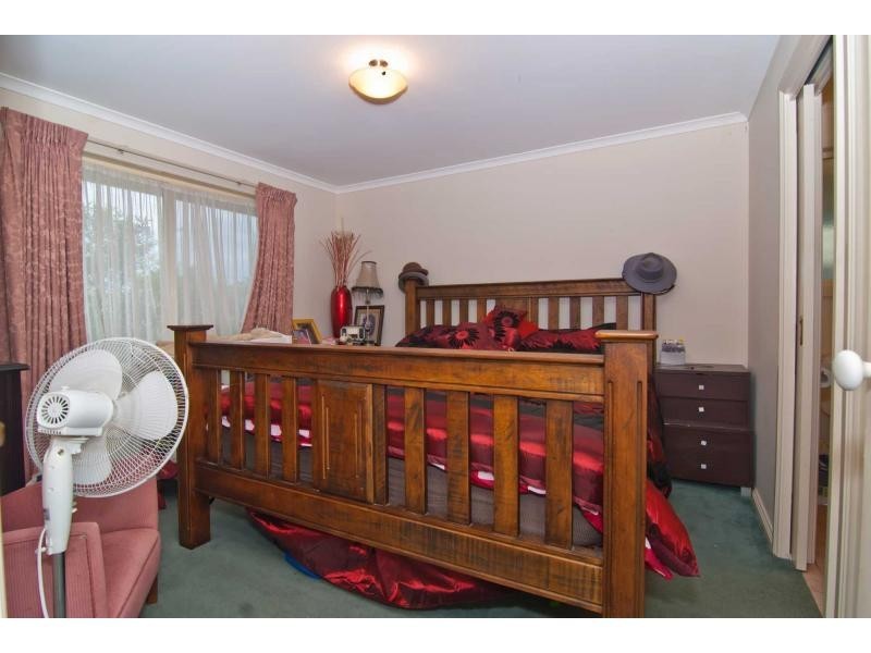 24 Darvell Court, Pakenham VIC 3810