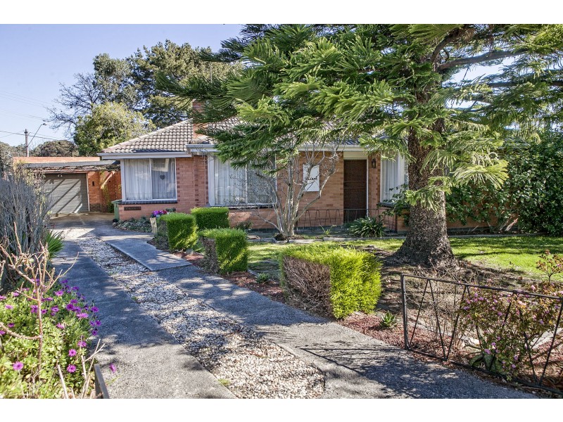 8 Creek Court, Eumemmerring VIC 3177