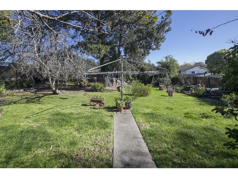 8 Creek Court, Eumemmerring VIC 3177