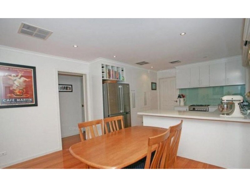 6 Dawson Court, Endeavour Hills VIC 3802