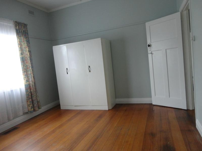 27 Olive Road, Eumemmerring VIC 3177