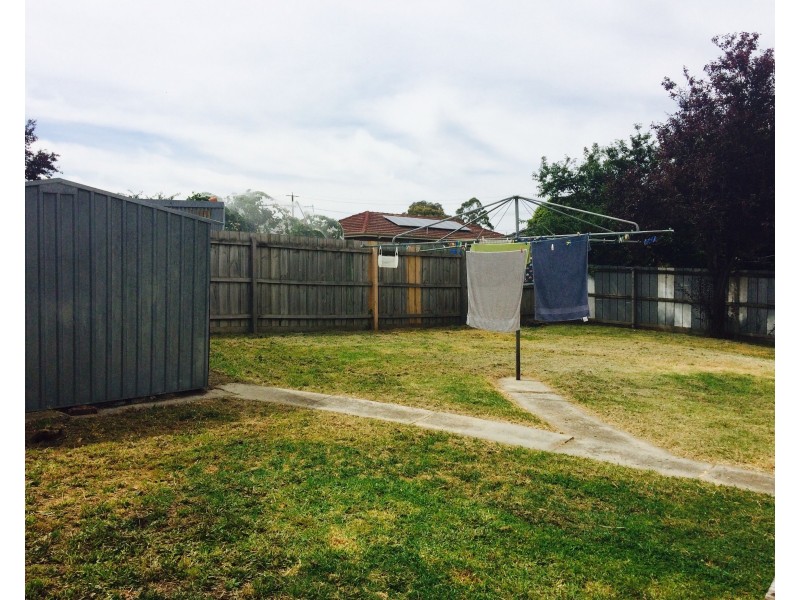 27 Olive Road, Eumemmerring VIC 3177