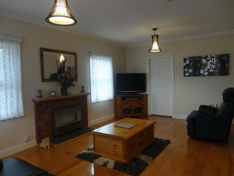 8 Alexander Avenue, Hallam VIC 3803