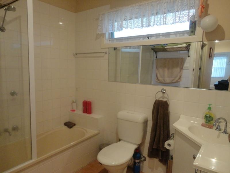 8 Alexander Avenue, Hallam VIC 3803