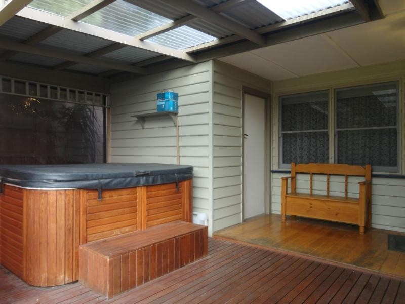 8 Alexander Avenue, Hallam VIC 3803