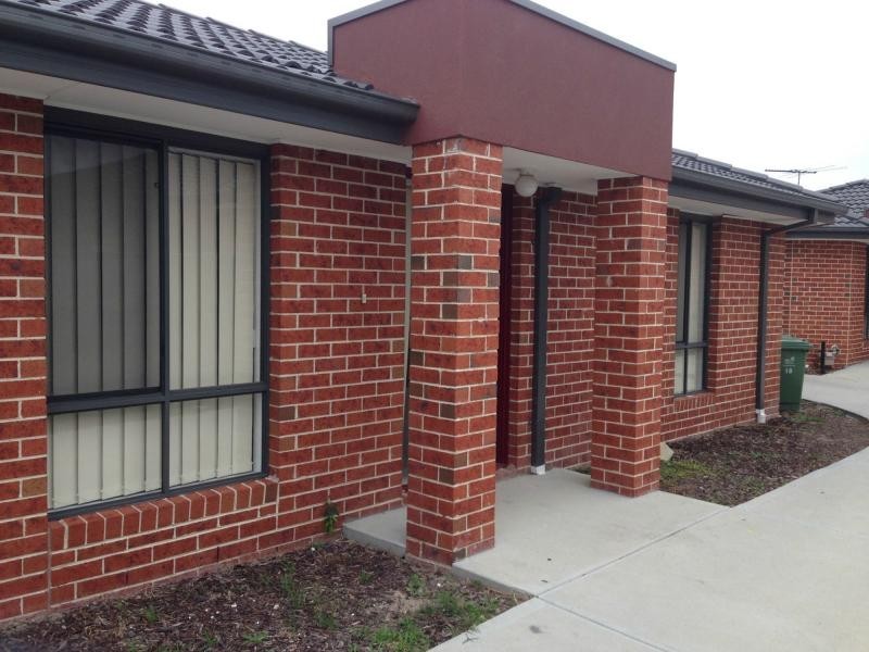 2/10 Sunset Grove, Dandenong VIC 3175