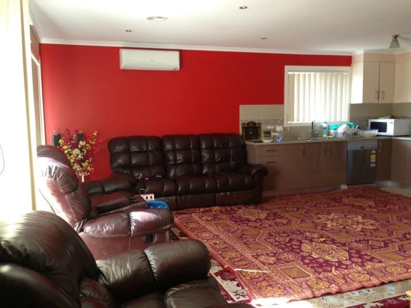 2/10 Sunset Grove, Dandenong VIC 3175