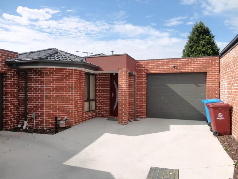 3/10 Sunset Grove, Dandenong VIC 3175