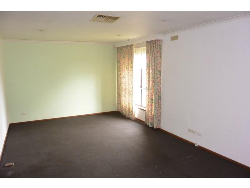 1 McLaughlan Avenue, Eumemmerring VIC 3177
