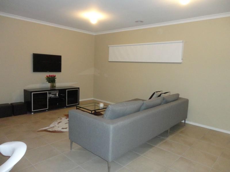 8 Bernhardt Drive, Epping VIC 3076