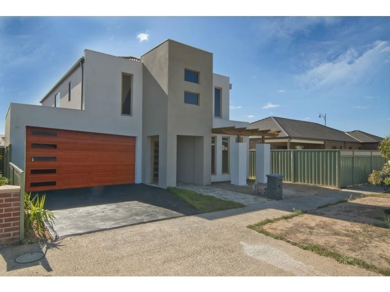4 Sun Orchid Drive, Pakenham VIC 3810