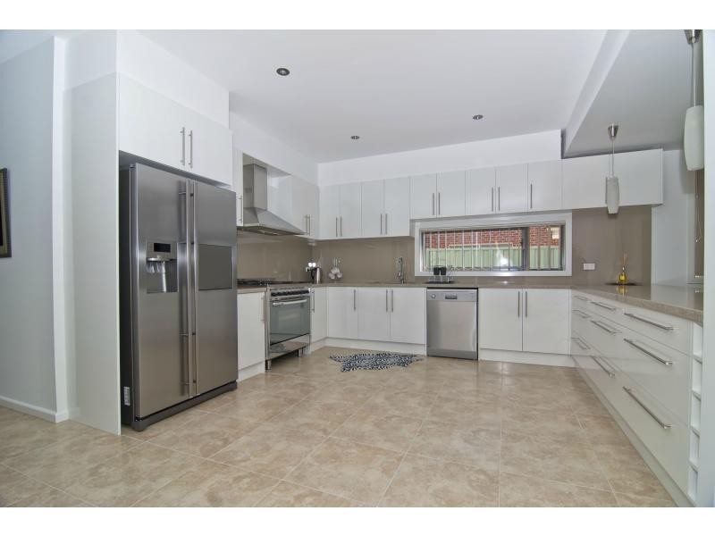 4 Sun Orchid Drive, Pakenham VIC 3810