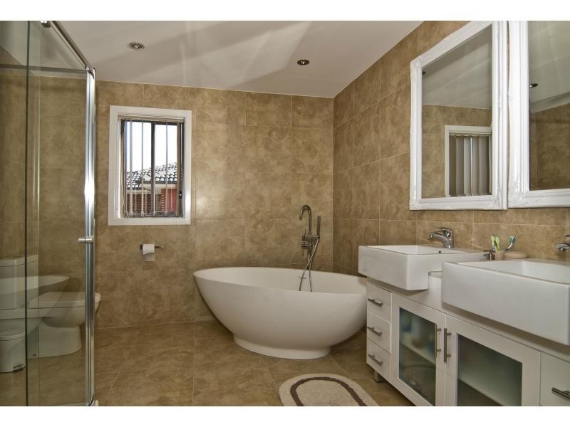 4 Sun Orchid Drive, Pakenham VIC 3810