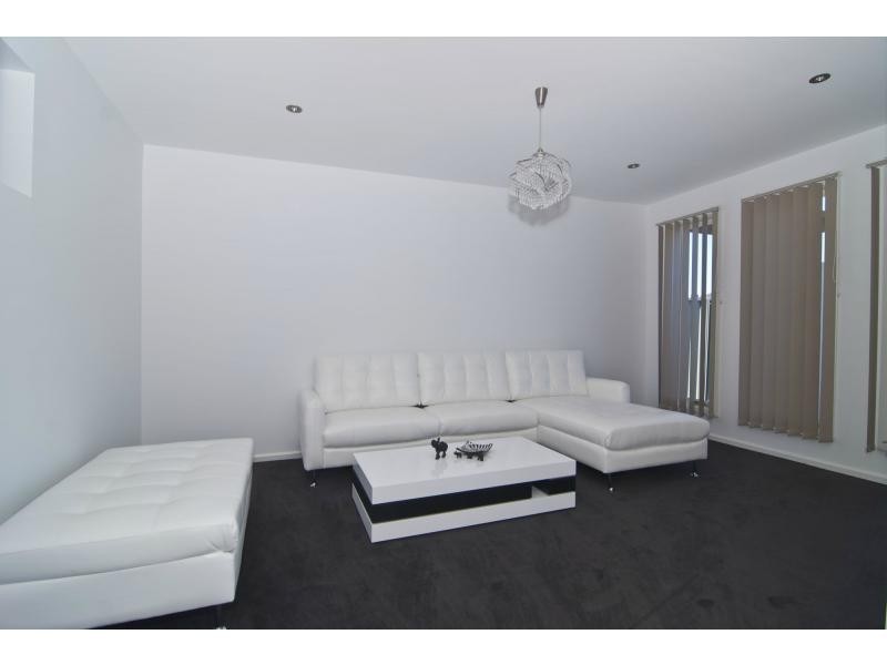 4 Sun Orchid Drive, Pakenham VIC 3810