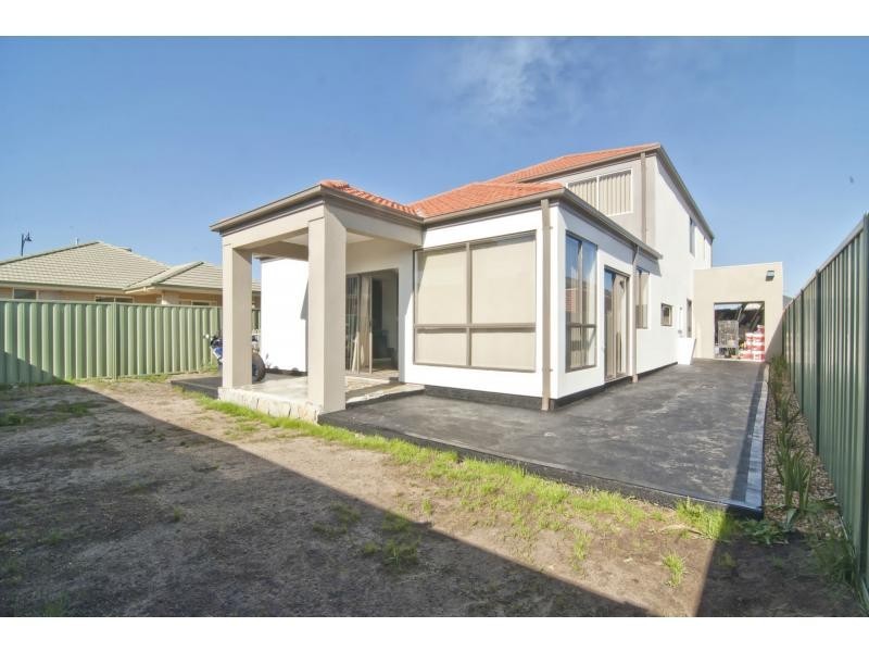 4 Sun Orchid Drive, Pakenham VIC 3810