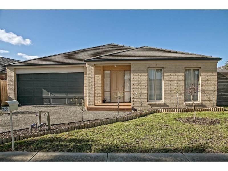 32 Yammerbook Way, Cranbourne East VIC 3977