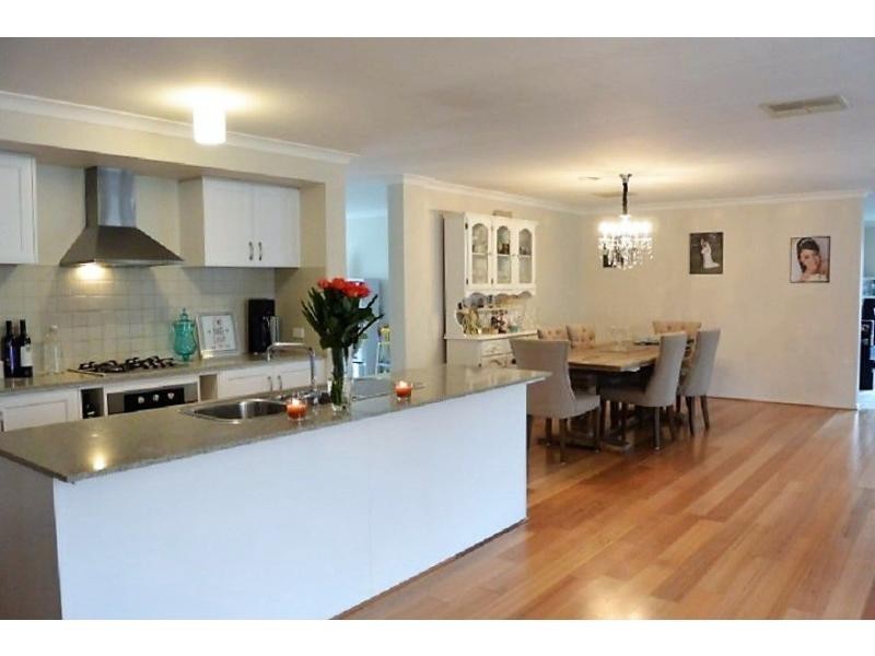 32 Yammerbook Way, Cranbourne East VIC 3977