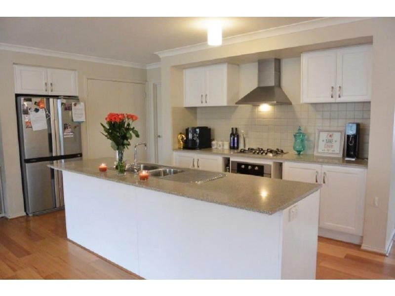 32 Yammerbook Way, Cranbourne East VIC 3977