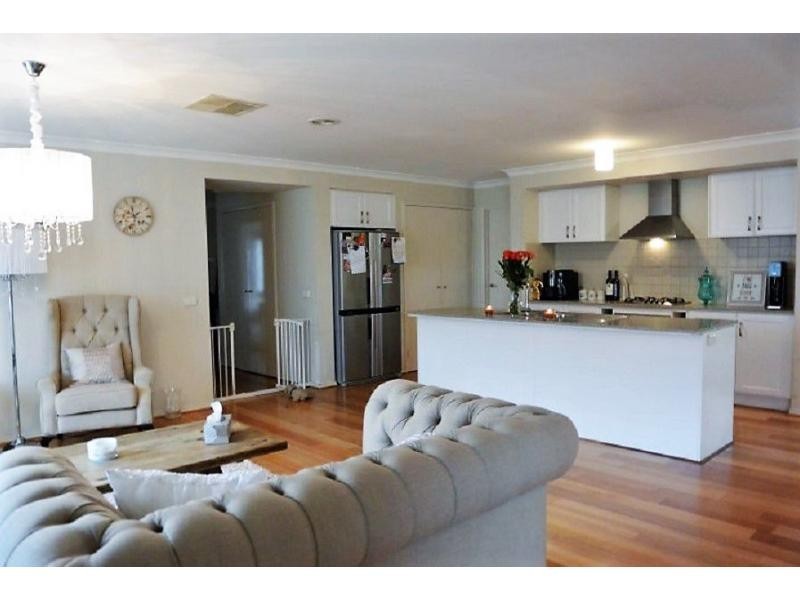 32 Yammerbook Way, Cranbourne East VIC 3977