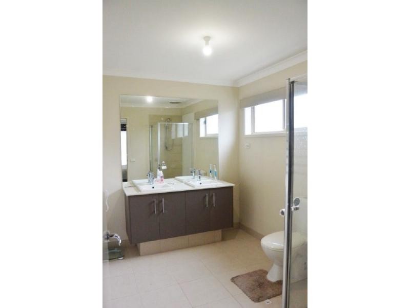 32 Yammerbook Way, Cranbourne East VIC 3977