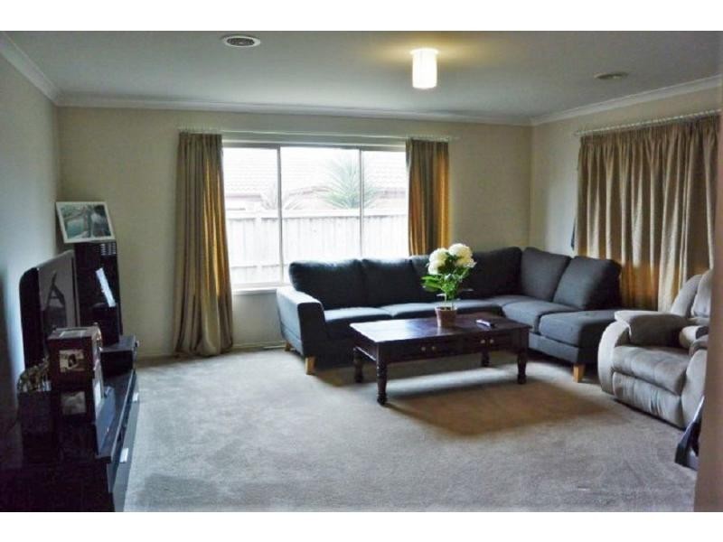 32 Yammerbook Way, Cranbourne East VIC 3977