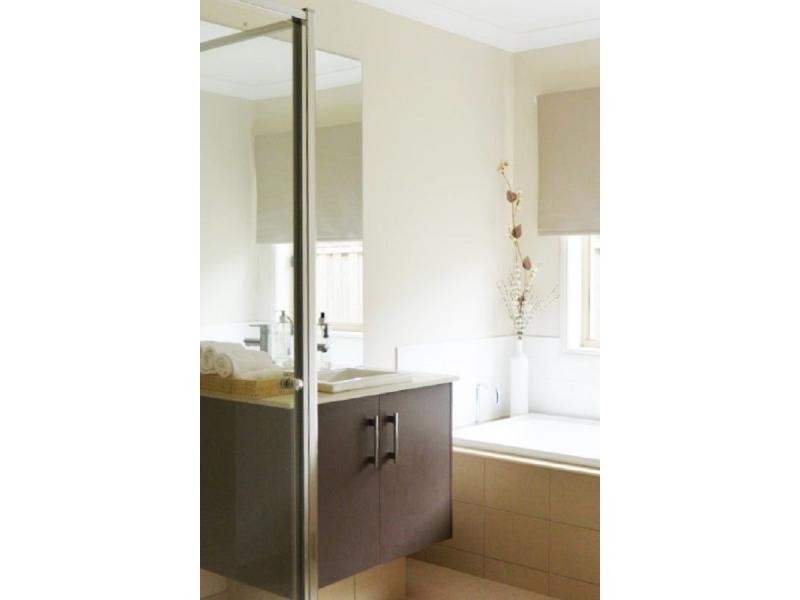 32 Yammerbook Way, Cranbourne East VIC 3977