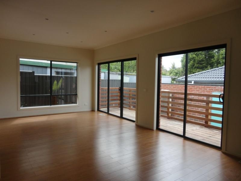 1/16 Laburnum Grove, Doveton VIC 3177